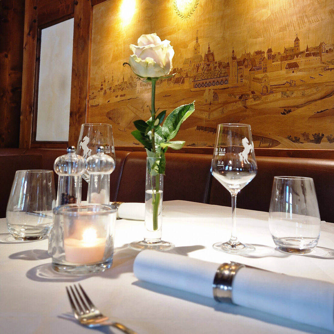 ross-stuben-tisch-gedeckt